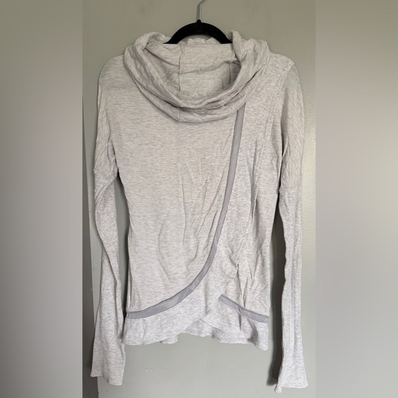 Alo Yoga Sweater - Picture 7 of 8